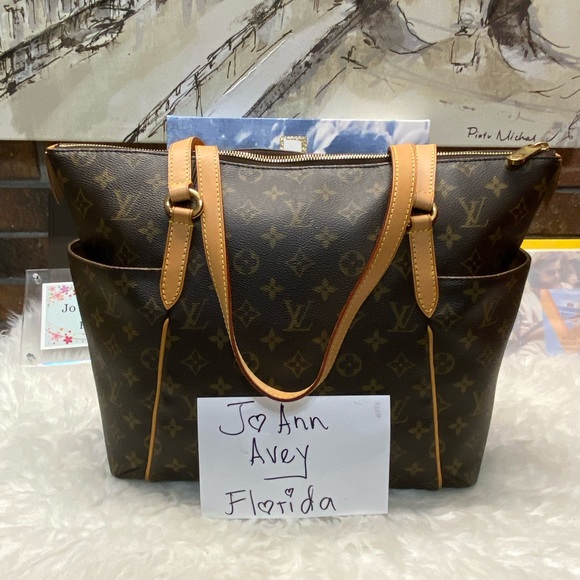 💕💕💕SOLD💕💕💕
🤩🤩🤩LV TOTALLY MM MONOGRAM🤩🤩🤩 - Picture 1 of 16